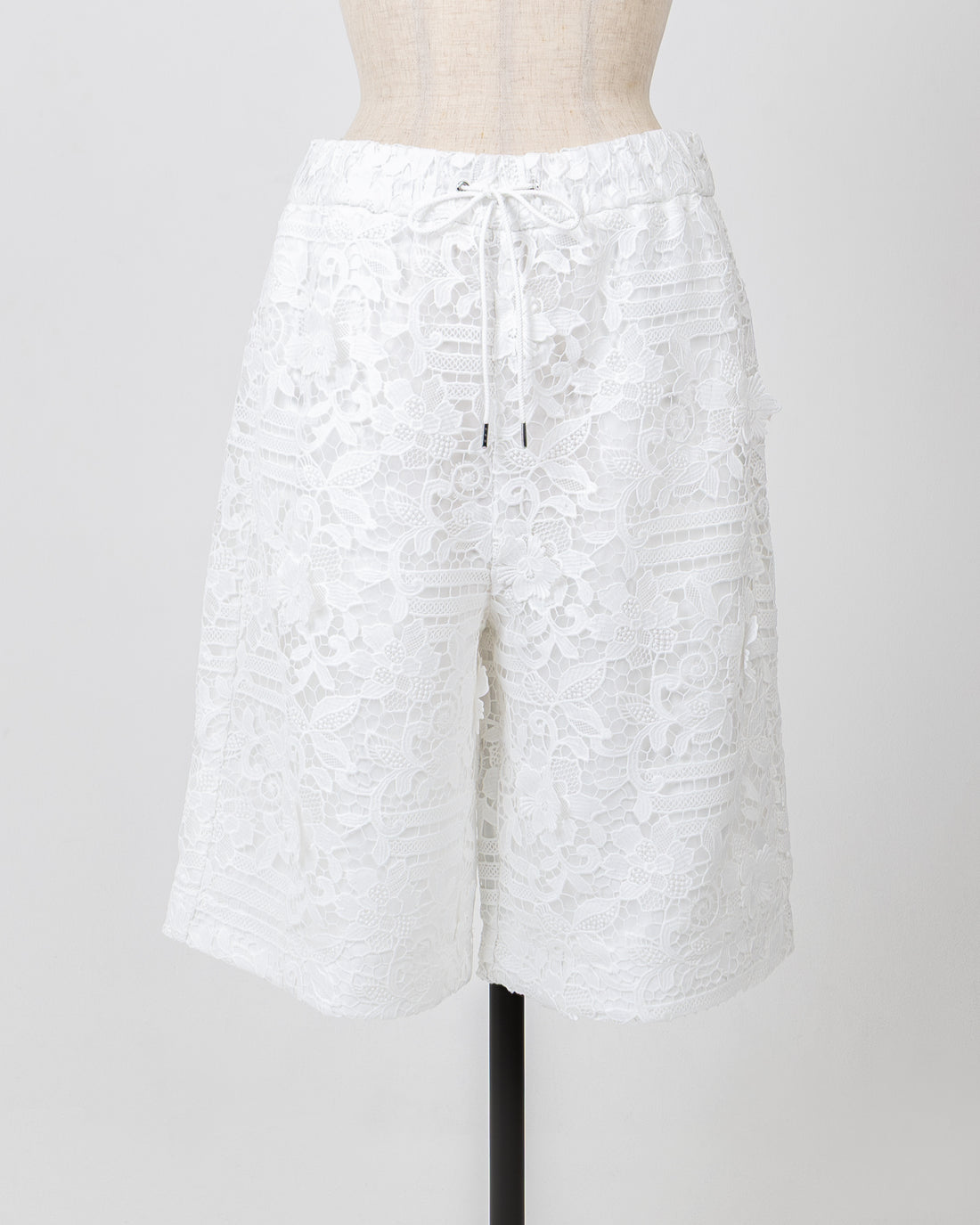LACE SHORT PANT - WHITE