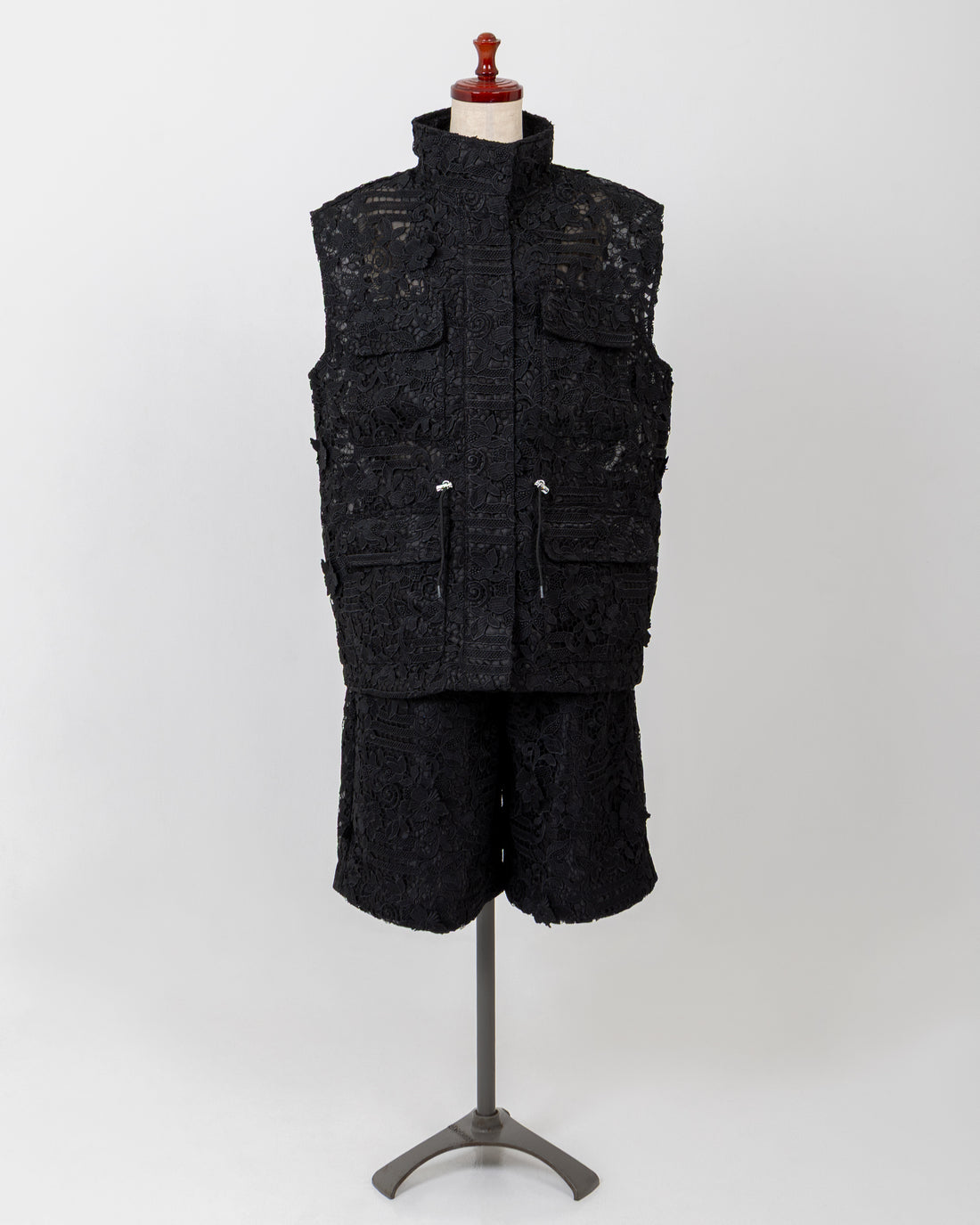LACE VEST - BLACK