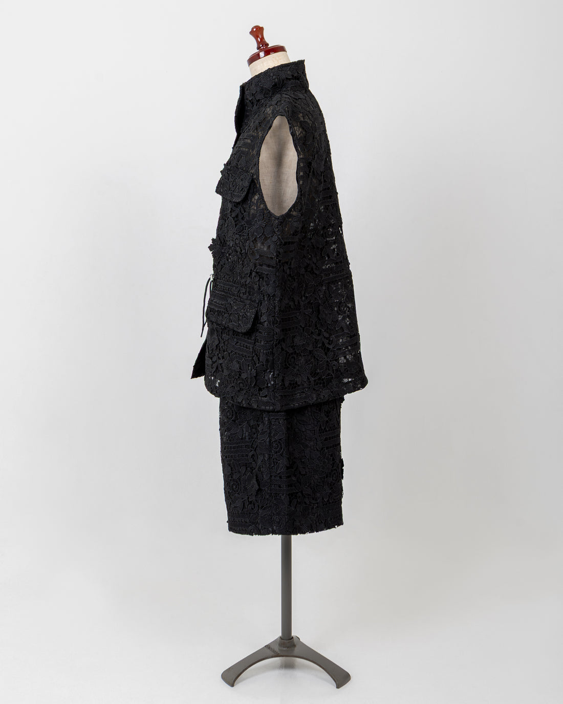 LACE VEST - BLACK