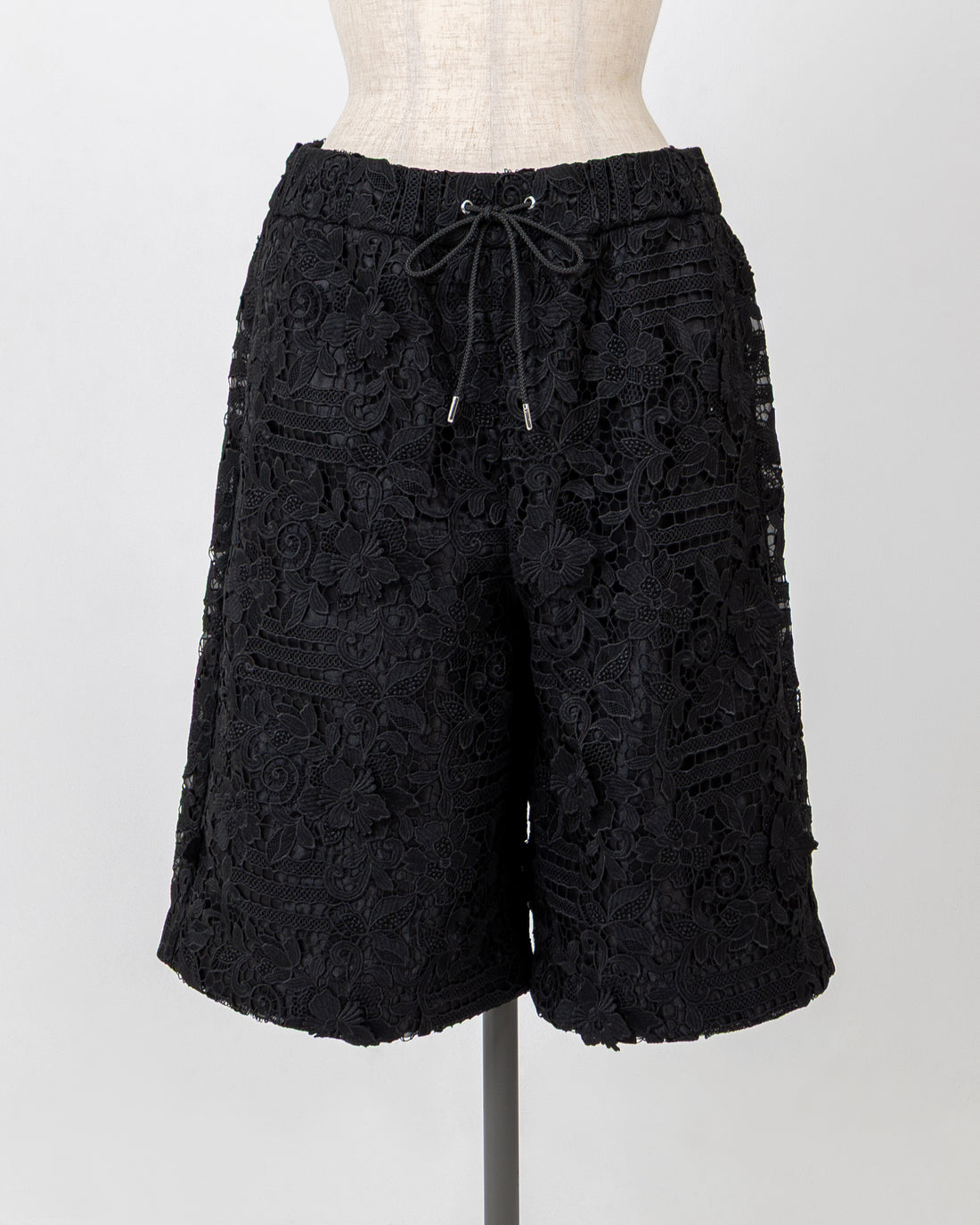LACE SHORT PANT - BLACK